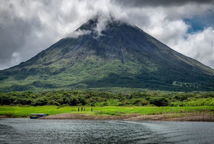 Panama vs Costa Rica: Volcanic adventures await in both destinations.
